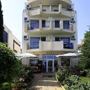 Hotel Briz **