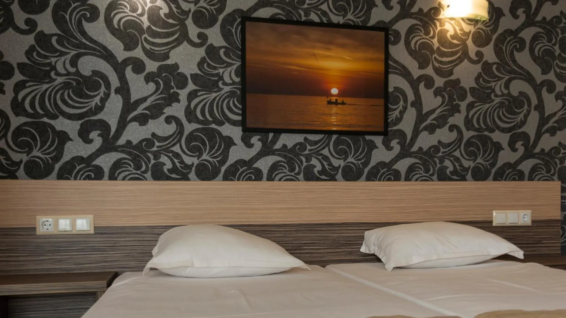 Hotel City Burgas 2*,